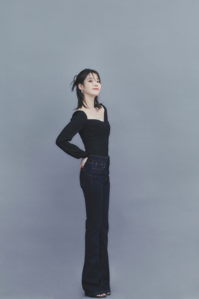 [인터뷰④] 아이유, 故 문빈 비보에 "힘듦과 아픔, 자연스럽게 받아들여…