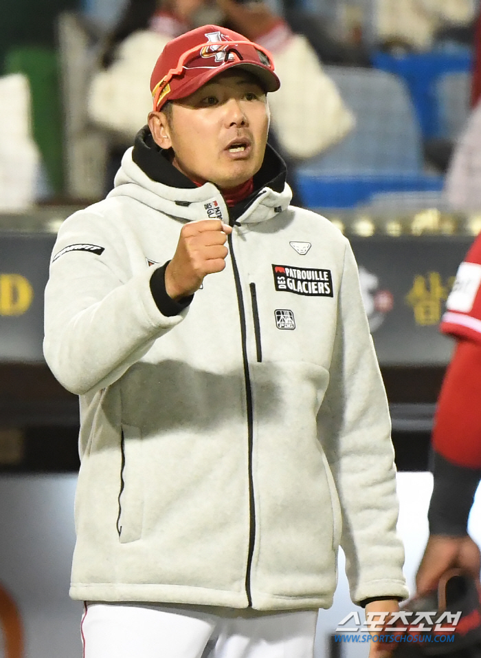 이것이 통합우승, 22억 재계약 감독의 여유와 뚝심인가 [김 용의 어젯밤…