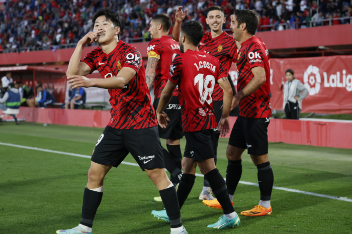 '세기의 이적설' 폭풍 질주→첫 멀티골, 이강인 또 韓 축구 역사 새로 …