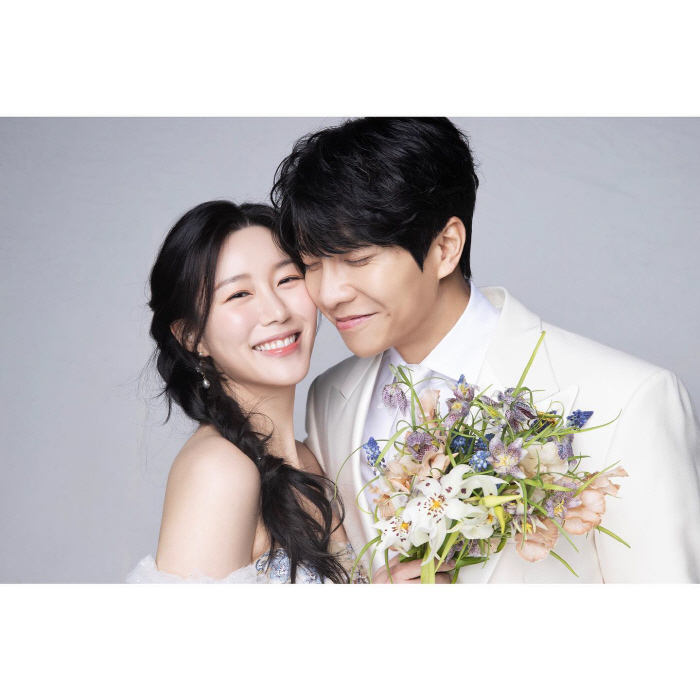 [공식] 이승기♥이다인, 결혼식 축의금 1억1000만원 기부 "아이들이 …
