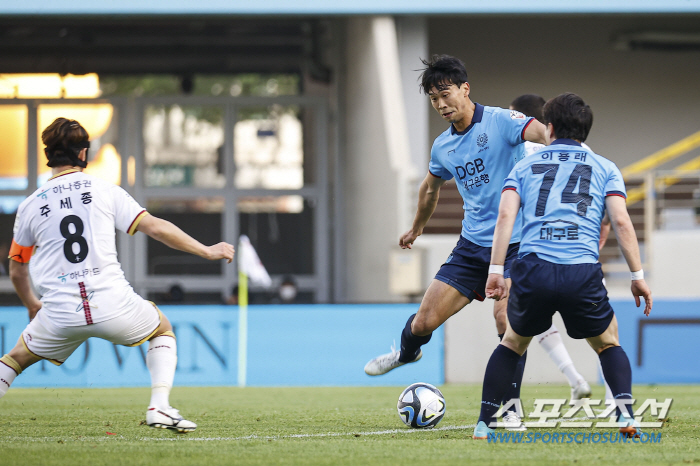 대구2승 지켜낸 '투혼수비'김진혁"손들고 나오고싶을 만큼 힘들었지만...…