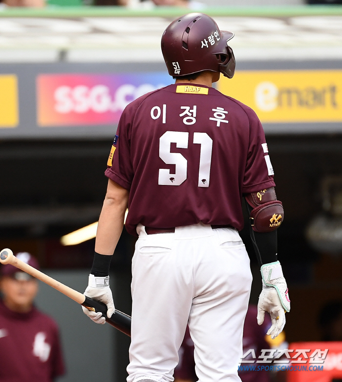낯선 이정후의 출발…"초반이라 불행 중 다행"