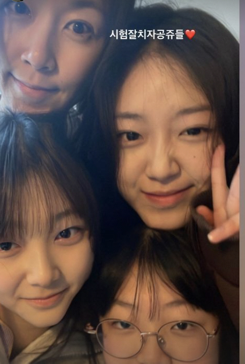 '정웅인♥' 아내 근황공개..세 딸 미모, 심상치 않네.