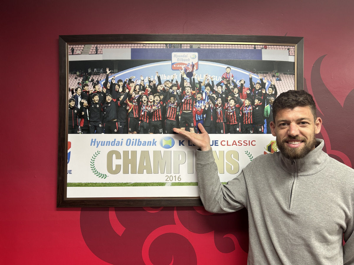 [인터뷰]'진행형 레전드' 오스마르 "FC서울은 내가 사랑하는 팀, 영광…