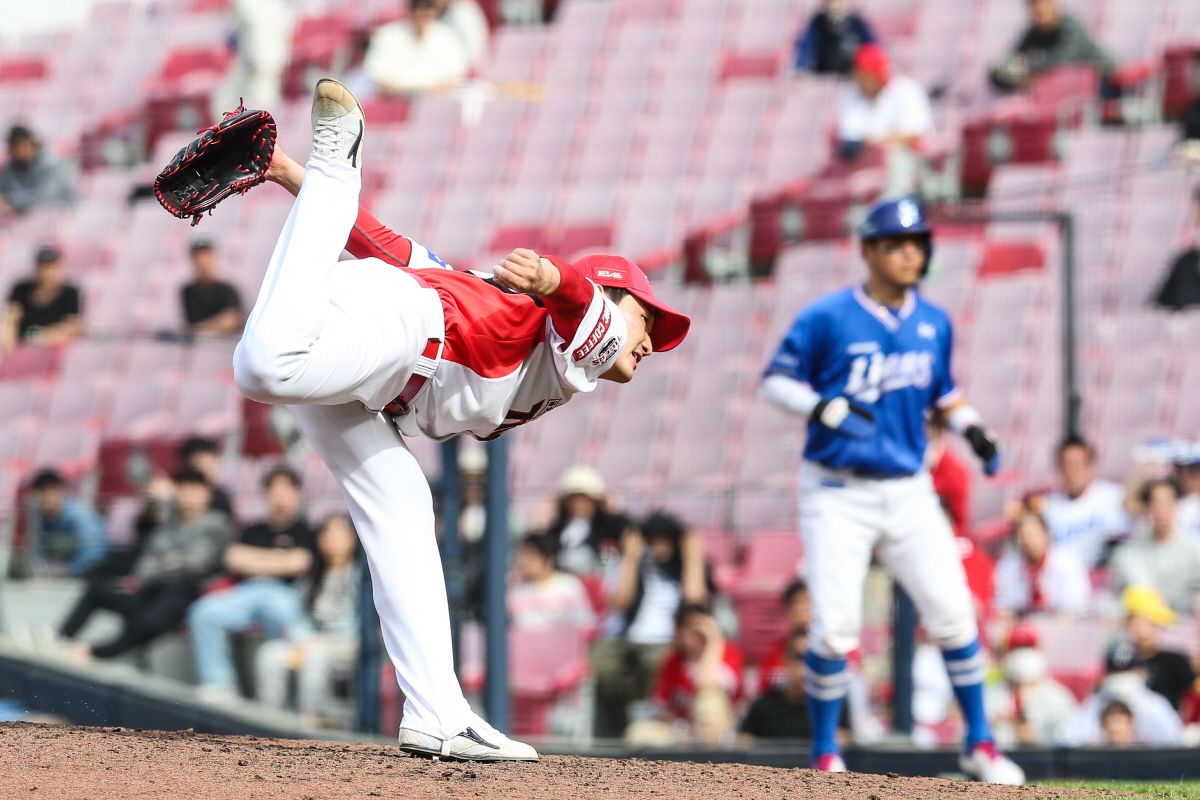 'BS, LG NC보다 적다' 4+4, 좌우 날개로 비상준비 끝, 5할 …