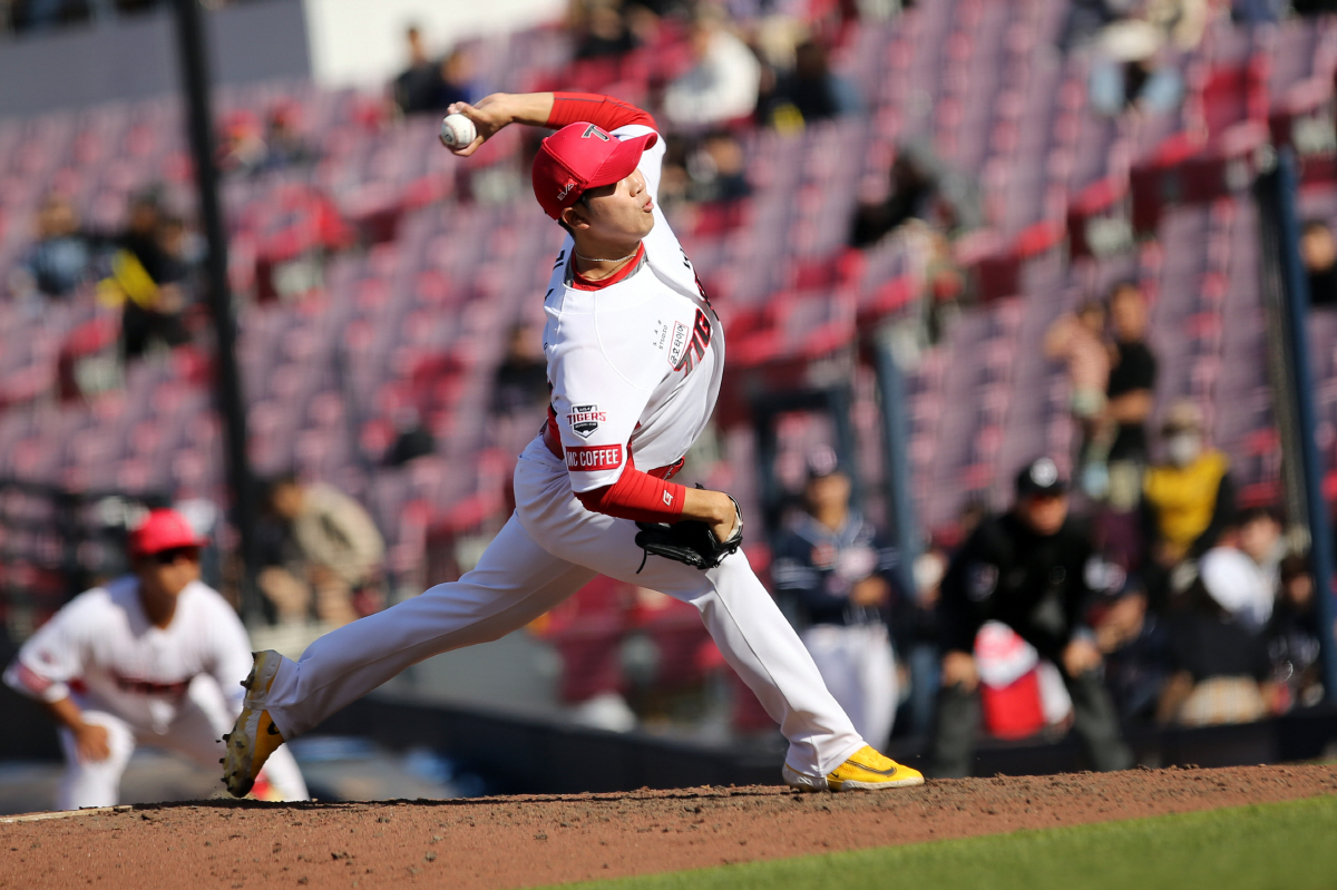 'BS, LG NC보다 적다' 4+4, 좌우 날개로 비상준비 끝, 5할 …