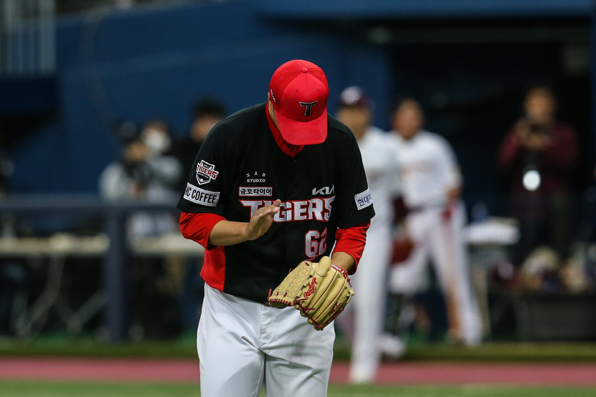 'BS, LG NC보다 적다' 4+4, 좌우 날개로 비상준비 끝, 5할 …