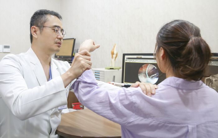 젊은층도 안심 못하는 '오십견', 회전근개파열과 다른점은?