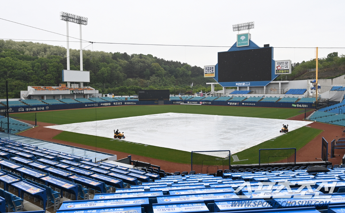 이승엽 감독과 첫 만남 앞둔 라팍, 봄비에 흠뻑 젖은 그라운드...라이온…