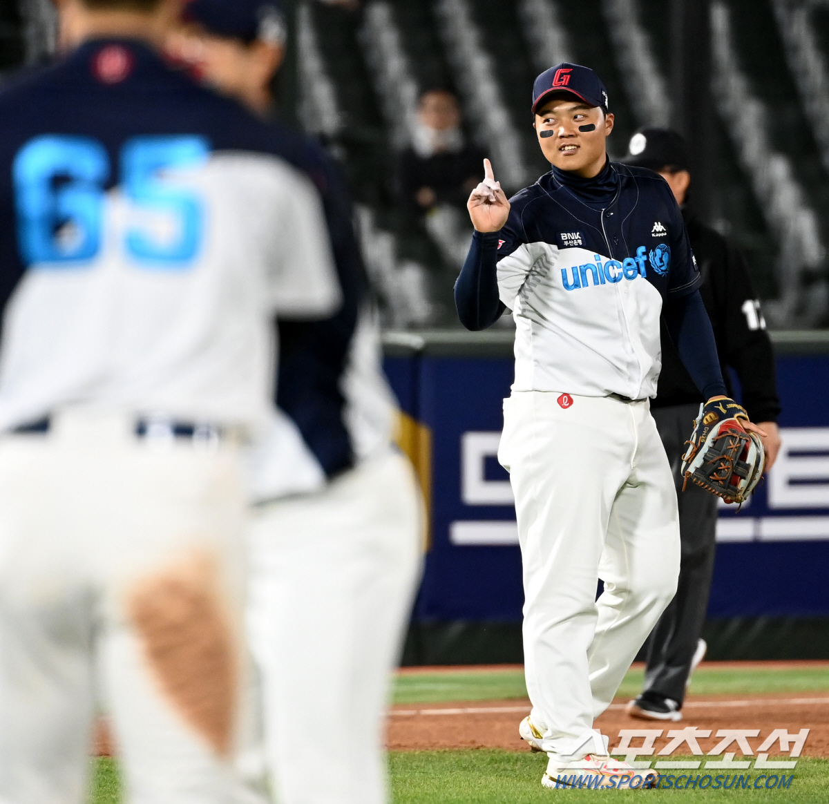 규정타석 채운 64명 중 타율 63위 한동희, 서튼 롯데 감독의 진단, …