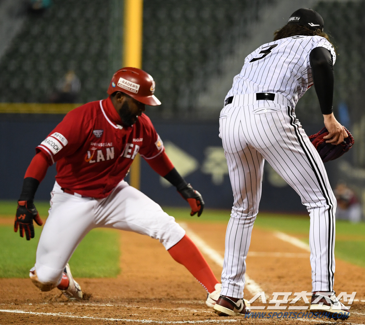 비디오 판독 없었으면 어쩔 뻔 했나…SSG-LG전 홈에서만 오심 2개[잠…