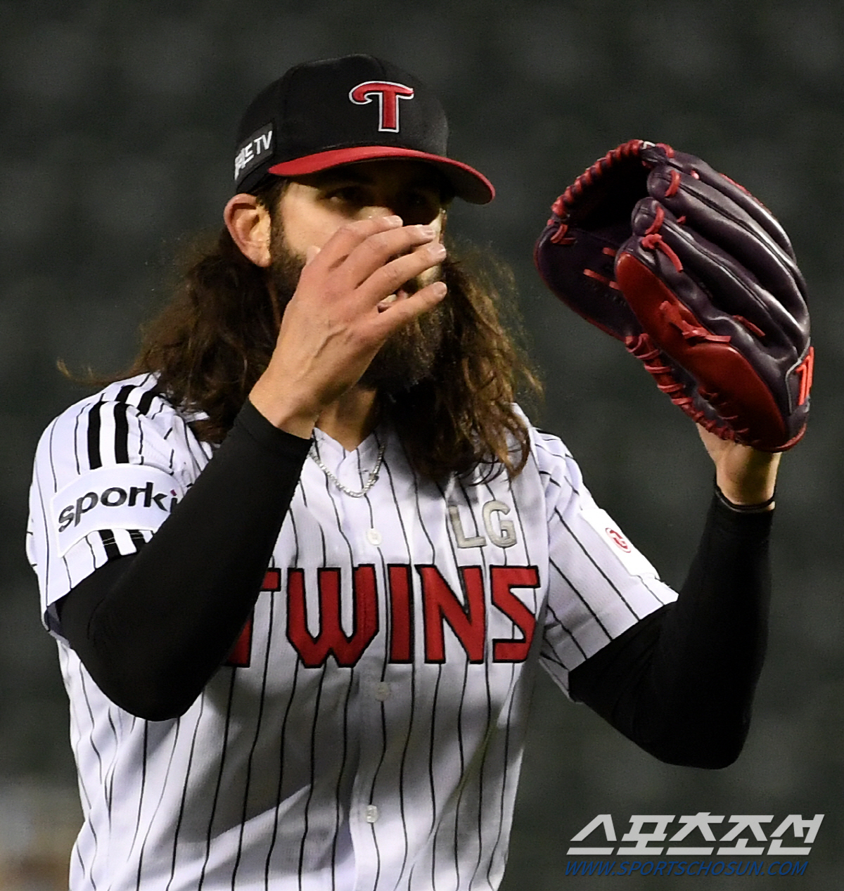 '오 마이 갓' 사라진 삼진콜에 욱한 켈리..'흔들릴 뿐 에이스는 무너지…