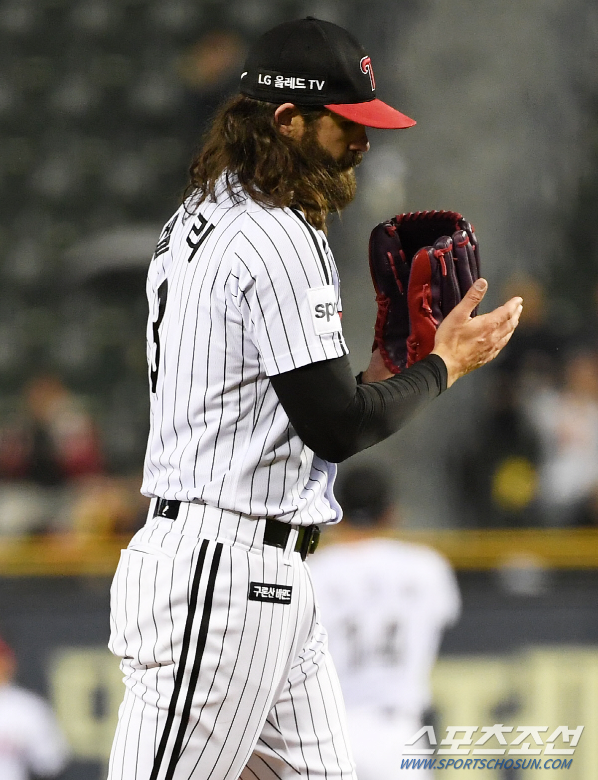 '오 마이 갓' 사라진 삼진콜에 욱한 켈리..'흔들릴 뿐 에이스는 무너지…