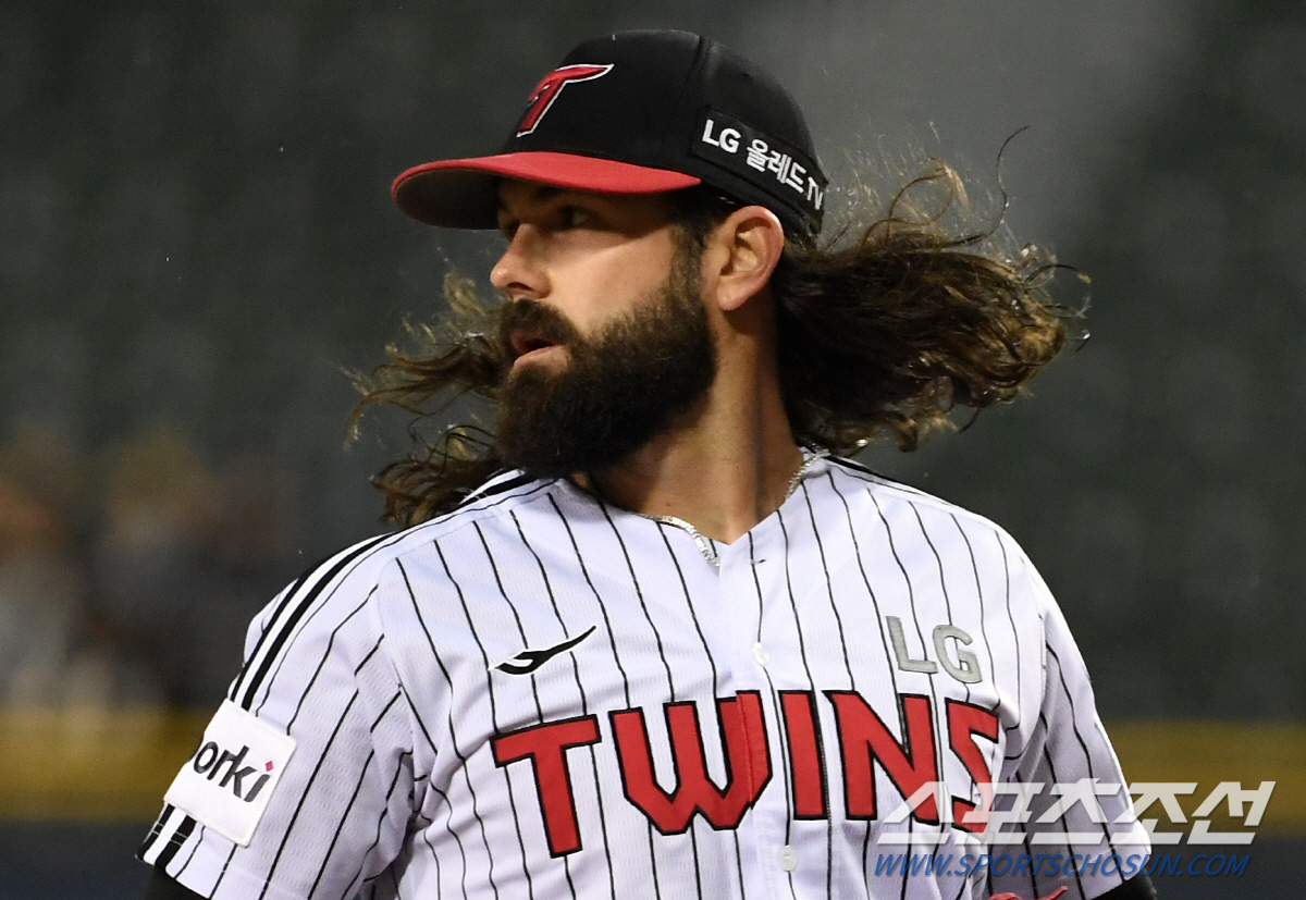 '오 마이 갓' 사라진 삼진콜에 욱한 켈리..'흔들릴 뿐 에이스는 무너지…