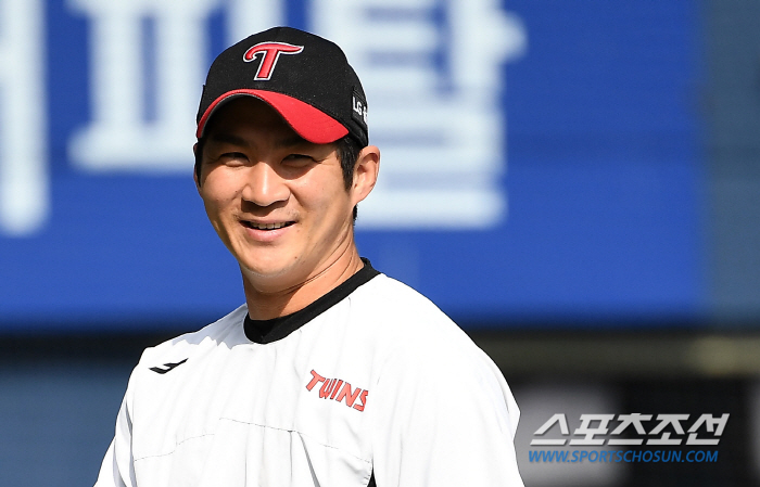 '끝내주는 사나이' LG 캡틴 오지환, 싱글벙글 입가에 떠나지 않는 미소