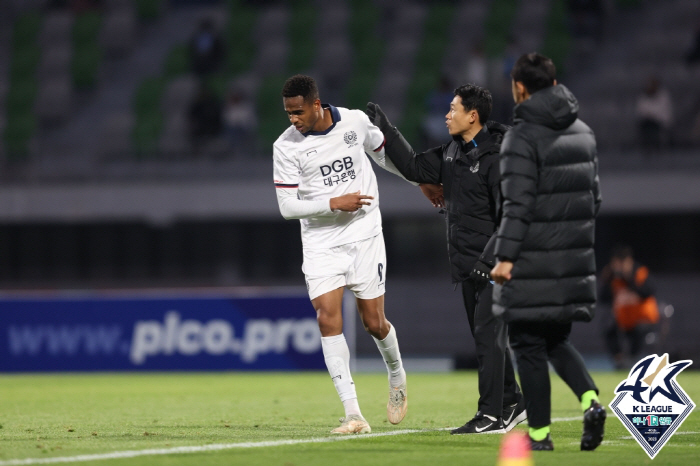 [현장인터뷰] 무승부 아쉬움 삼킨 최원권 대구FC 감독, "이길 수 있었…