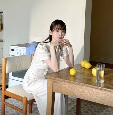 강민경, '손목 같은 팔뚝'에 깜짝…타고난 '마른 몸매'로 청순미 가득