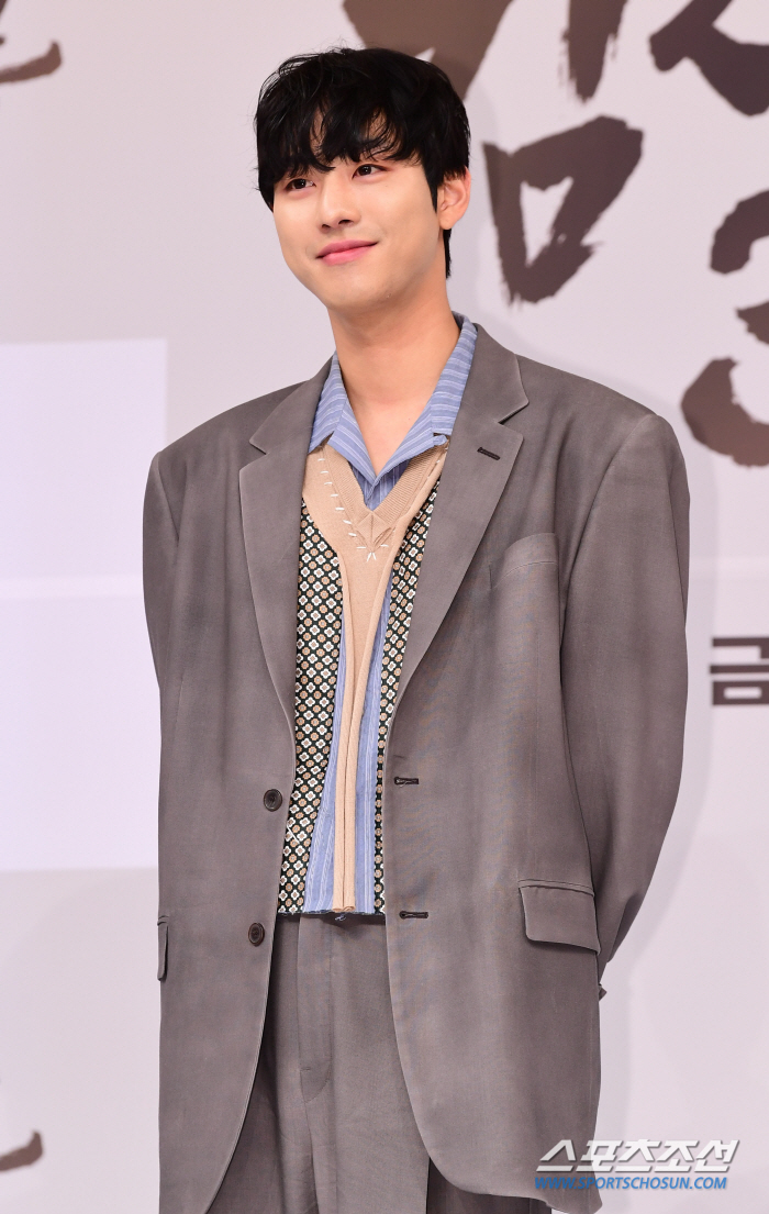'낭만닥터 김사부3' 안효섭 "시즌2에서 ♥이성경과 별로 안 친해…친구로…