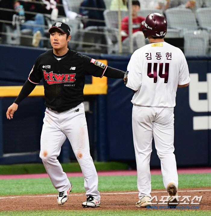 '러셀 6타점 원맨쇼' 키움 2연승+위닝 확보…KT 5연패 추락[고척 리…