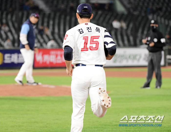 '야생마도 후회한 퍼포먼스인데…' 마운드로 뛰어가는 김진욱의 자신감, 팬…