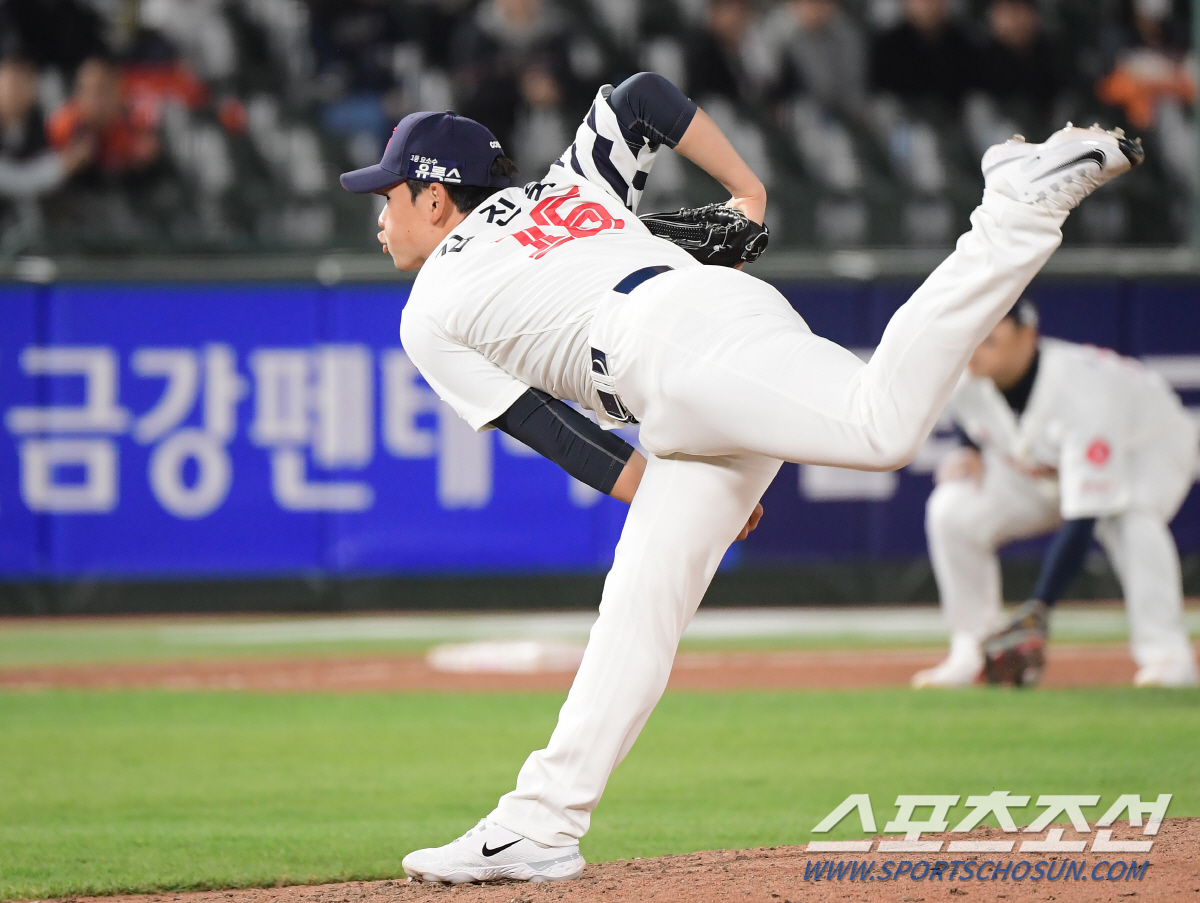 '야생마도 후회한 퍼포먼스인데…' 마운드로 뛰어가는 김진욱의 자신감, 팬…