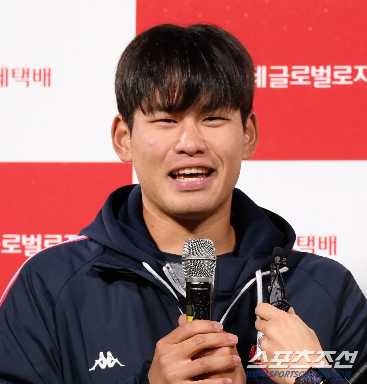 '야생마도 후회한 퍼포먼스인데…' 마운드로 뛰어가는 김진욱의 자신감, 팬…