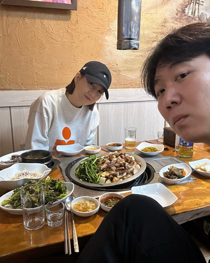 '장윤정♥' 도경완, 아내와 조촐한 생일상…아직도 신혼 같네