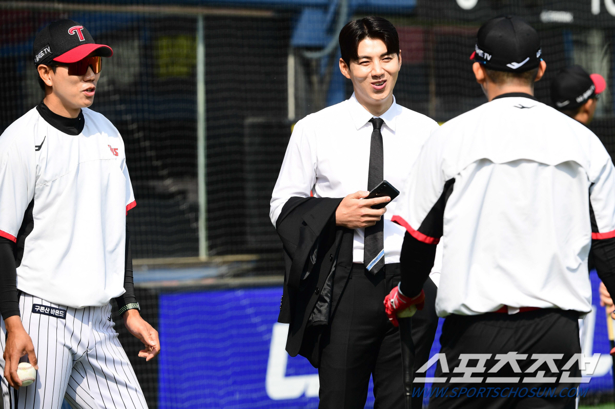 '패션화보가 따로 없네~' 이대형 의원 '아이돌도 울고 갈 수트핏' [잠…