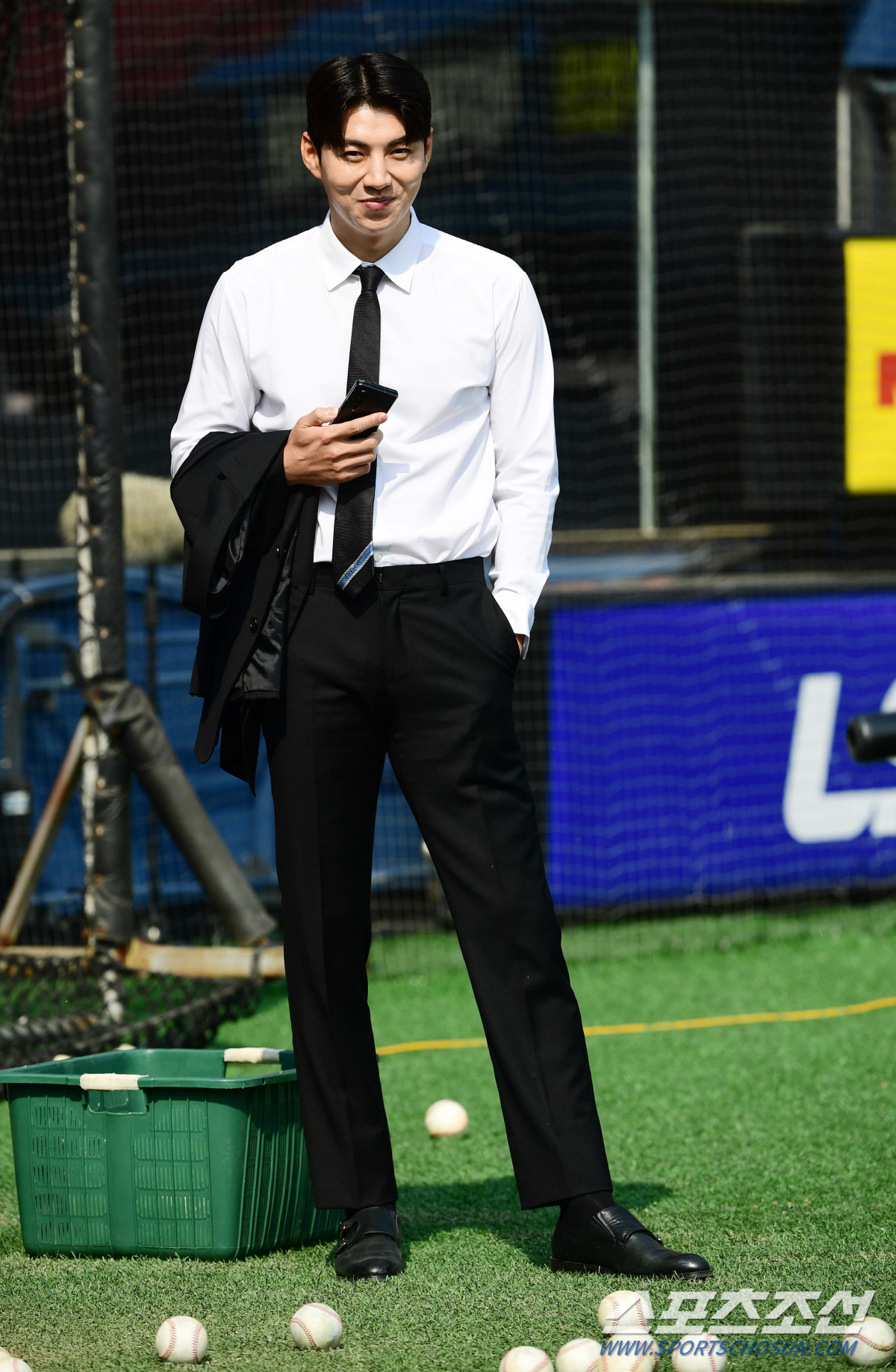 '패션화보가 따로 없네~' 이대형 의원 '아이돌도 울고 갈 수트핏' [잠…