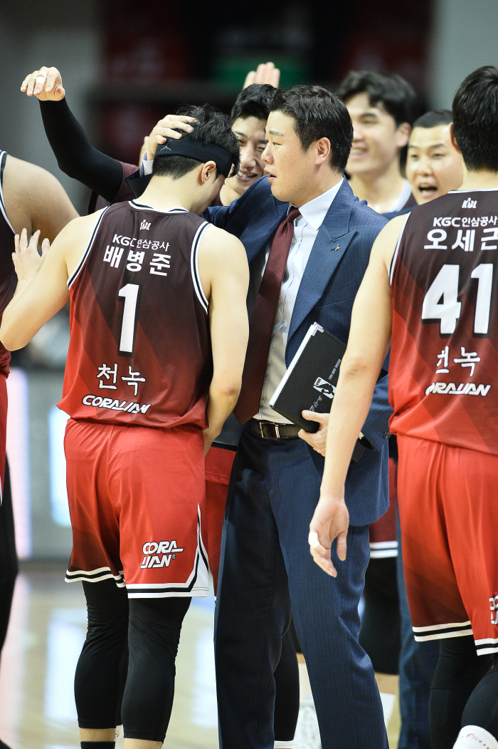 [현장분석] 오세근 21점-아반도 18점. KGC 81대67 2차전 복수…
