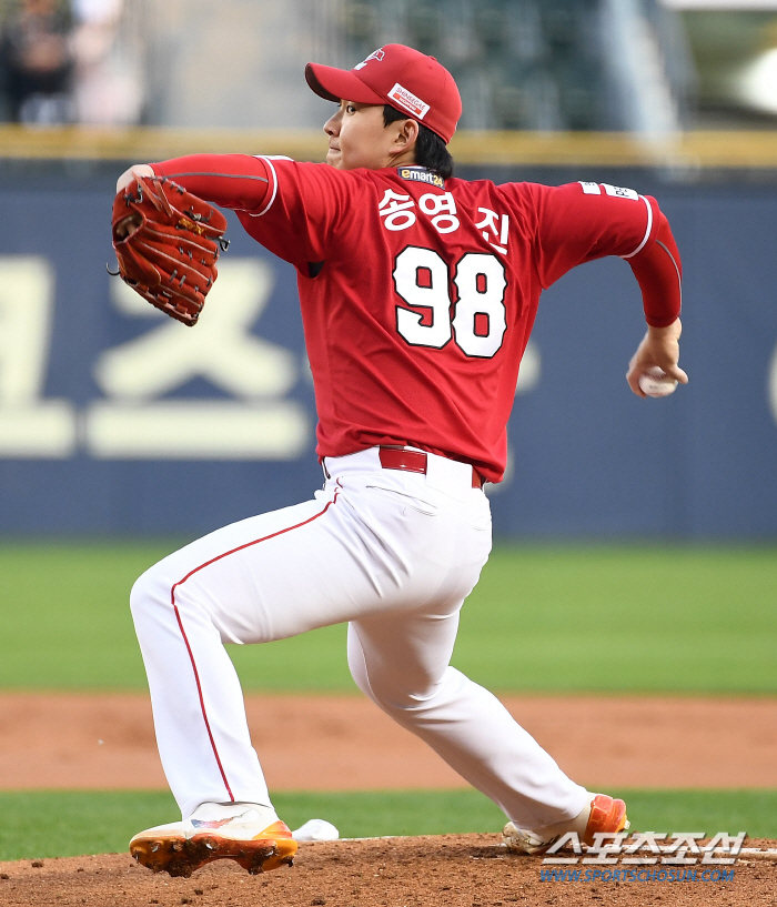 '폭망' 분위기에서 '승리' 투수로...19세 특급 신인, 범상치 않다