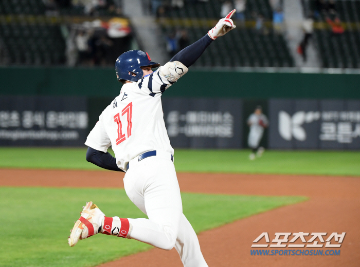 "롯데 에이스? 나균안 인정!" 8이닝 무실점 4승-ERA '1.34',…