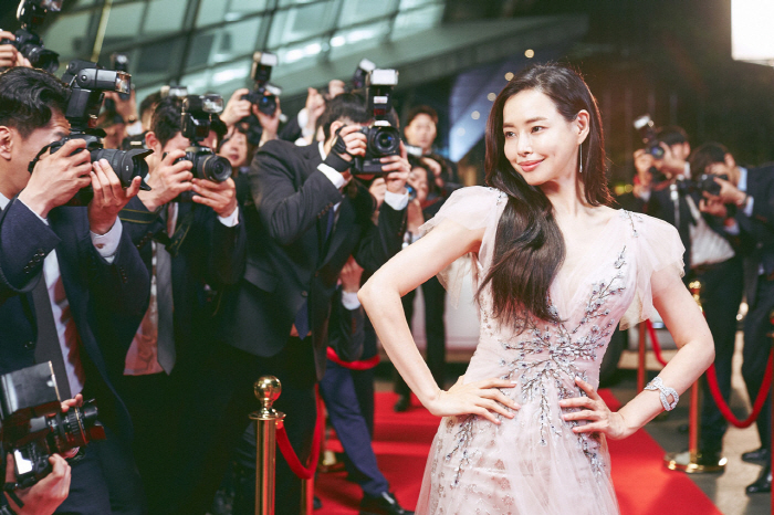 "꿀언니는 진심이야"…이하늬, '킬링 로맨스'에 다 걸었다