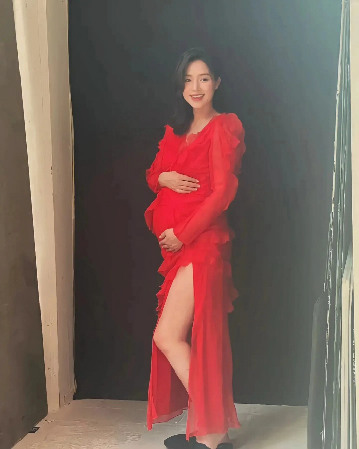 '예비 쌍둥이맘' 공현주, 만삭 드레스의 비밀? "드라마 촬영 때 입었던…