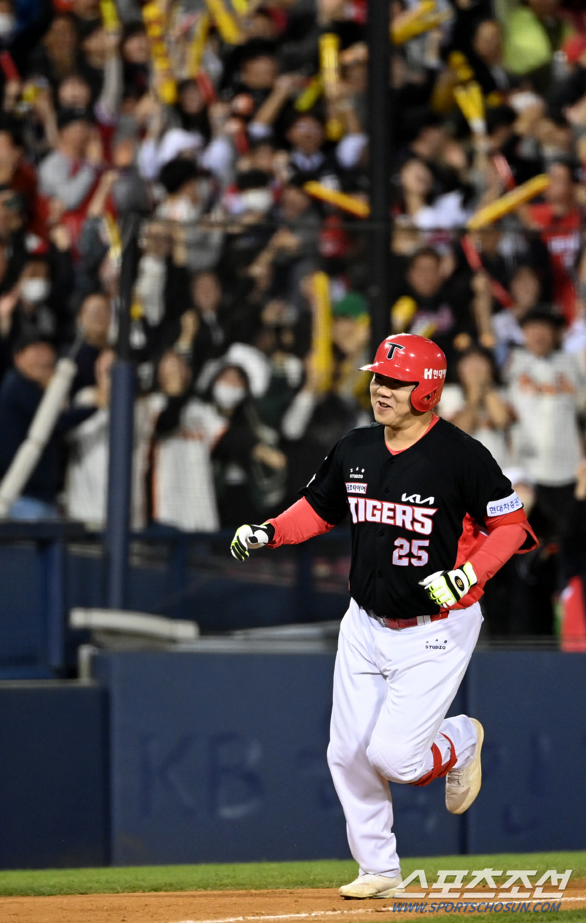 '이창진 결승 희플' 우중혈투 KIA가 웃었다! 연장 혈투 끝 LG 4대…