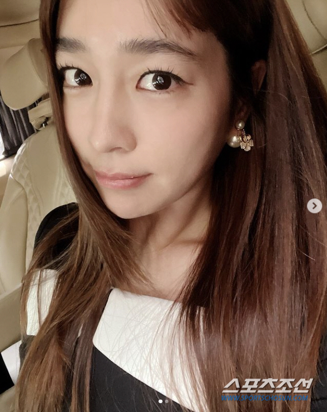 '이병헌♥'이민정, 풀메이크업 하고 입에 뭘 묻힌거야? '소탈 반전 매력…