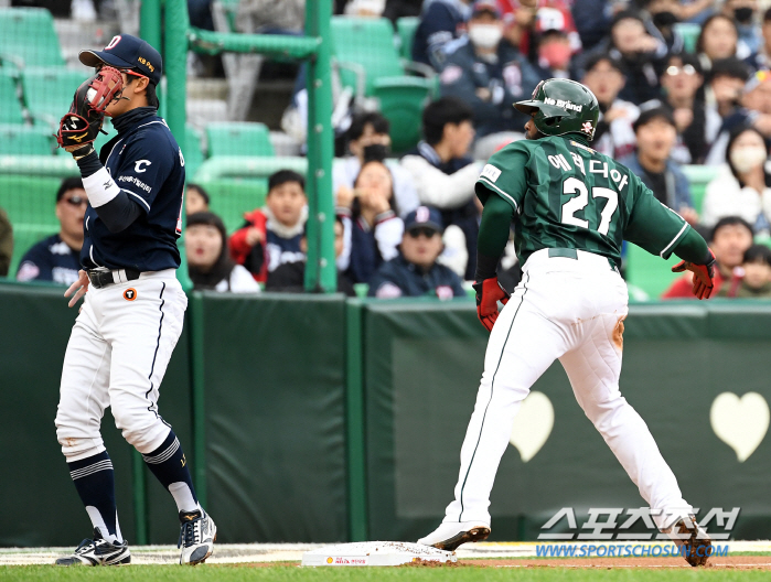 '10안타-10득점 폭발' SSG 2연승으로 1위 수성…두산 4연패[인천…