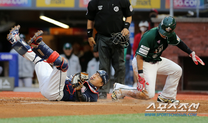 '10안타-10득점 폭발' SSG 2연승으로 1위 수성…두산 4연패[인천…