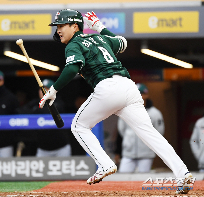 '10안타-10득점 폭발' SSG 2연승으로 1위 수성…두산 4연패[인천…