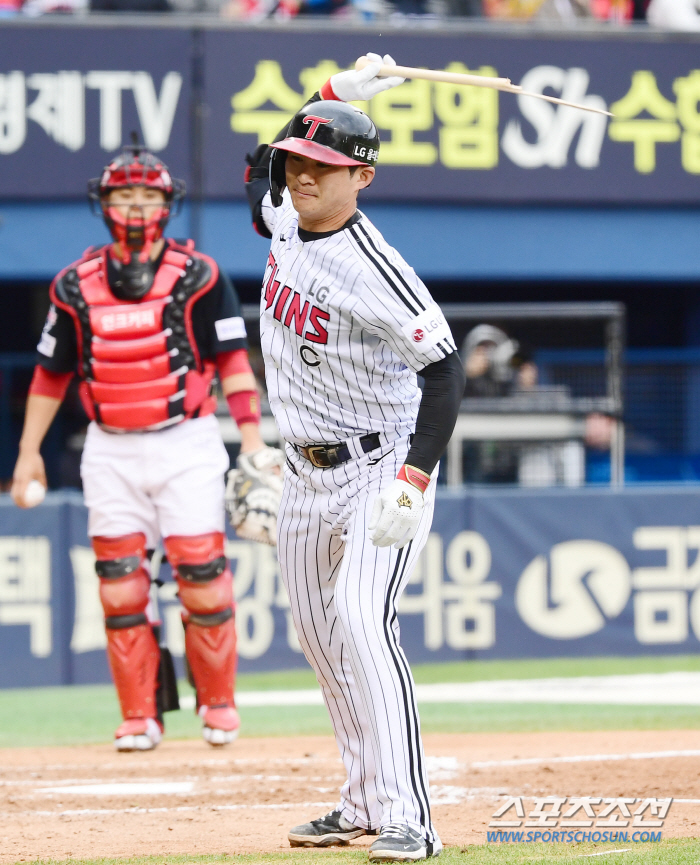 '배트 산산조각'  벌겋게 상기된 캡틴 오지환이 노린것은 무엇?  [잠실…