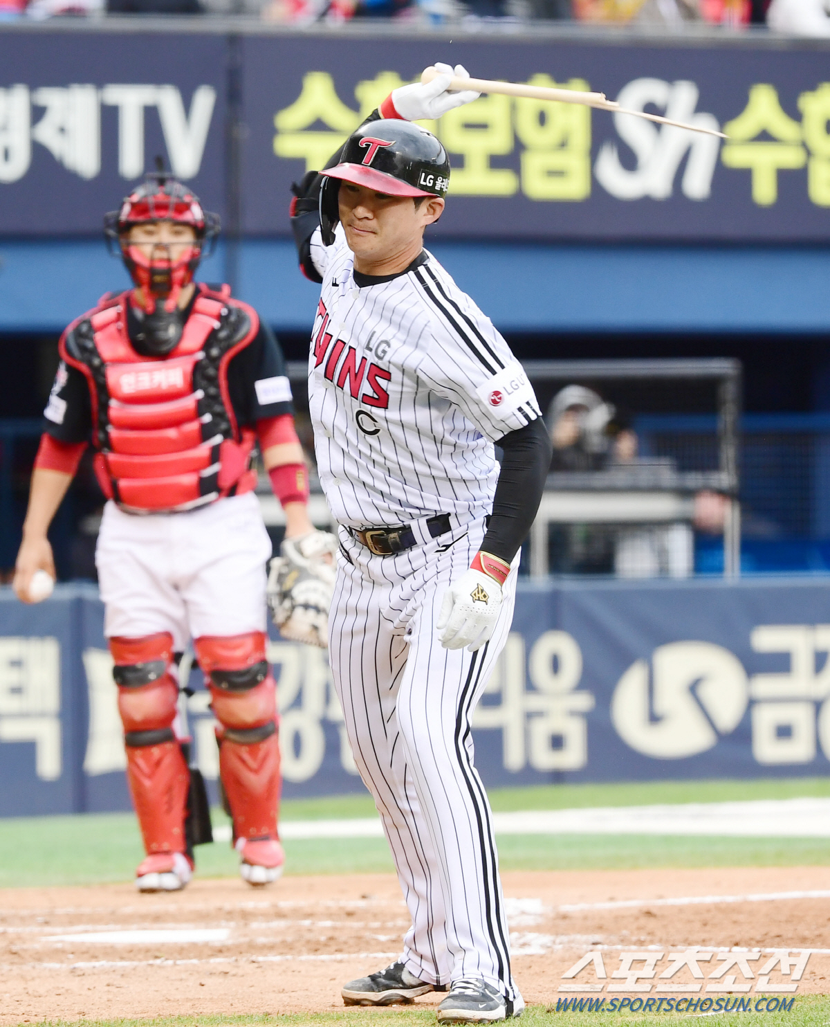 '배트 산산조각'  벌겋게 상기된 캡틴 오지환이 노린것은 무엇?  [잠실…