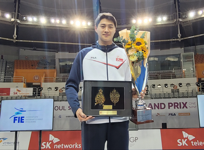 '발목부상 딛고 2연패'어펜져스 오상욱"경기X 자신과의 싸움 모두 이겼다…