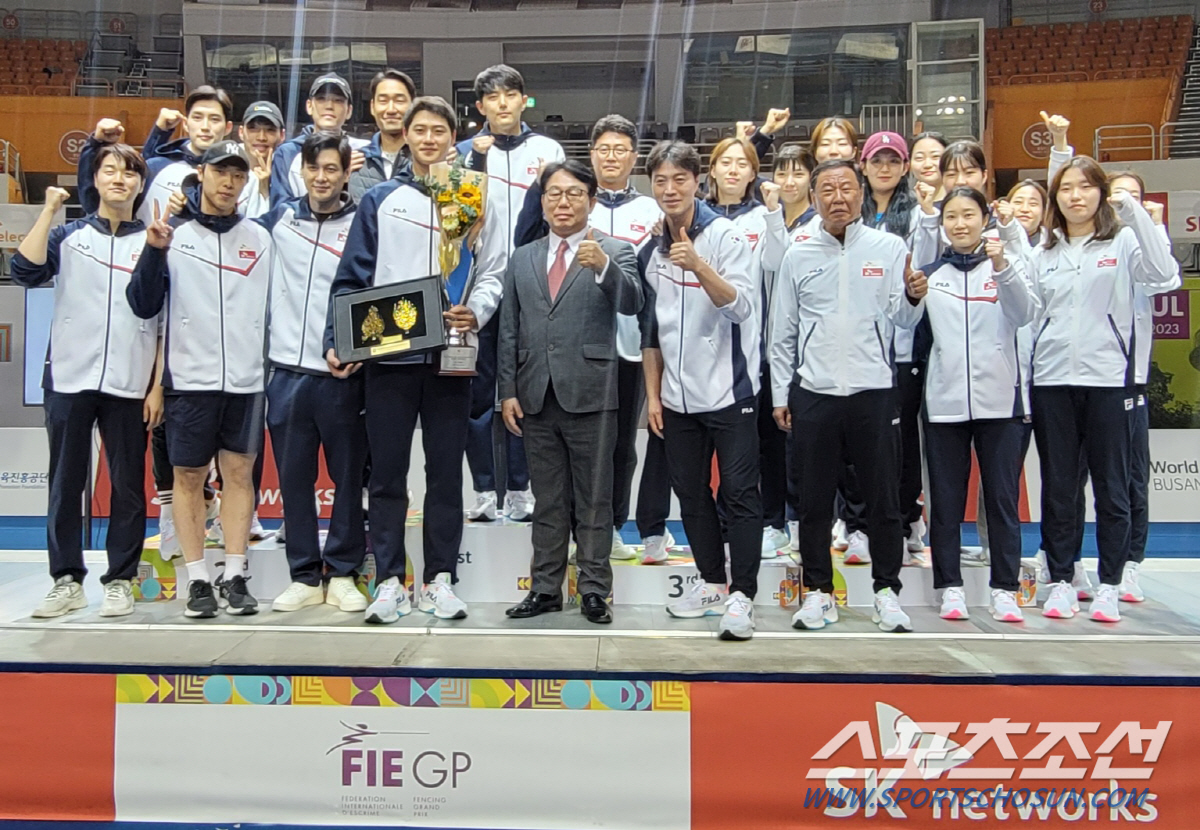 '발목부상 딛고 2연패'어펜져스 오상욱"경기X 자신과의 싸움 모두 이겼다…