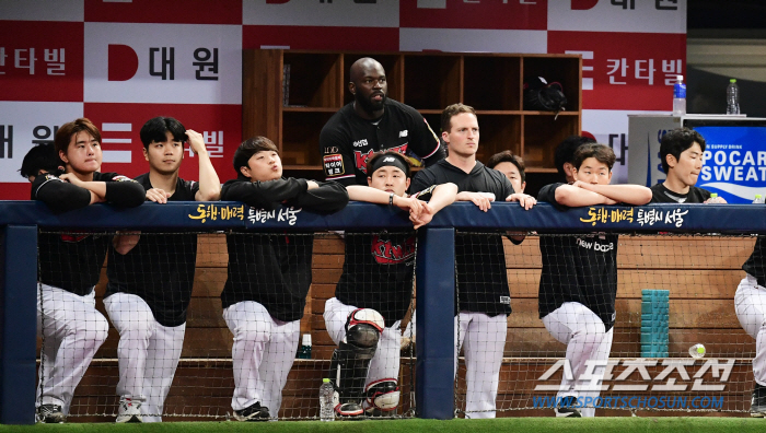 '한 이닝에 8점을 내고도 졌다' 충격의 7연패 이제 꼴찌가 더 가깝다