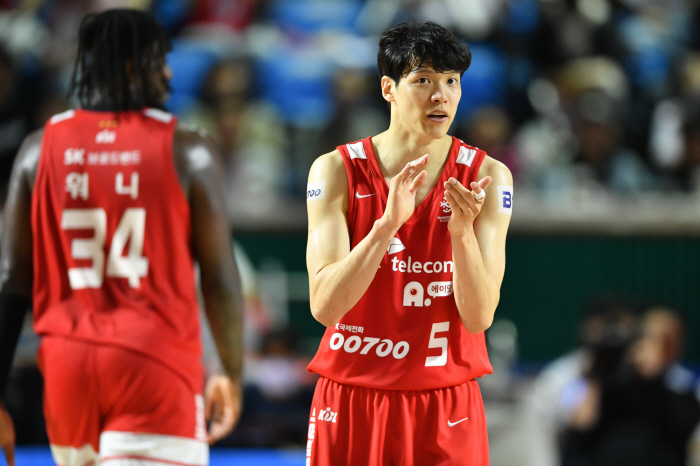 김선형도, 워니도 결국 사람이었다 [김 용의 KBL PUB]