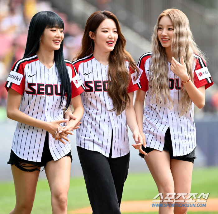 (여자)아이들이 찾은 잠실구장, 이틀 연속 매진. KIA-LG 3연전 7…