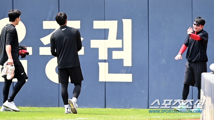 '잠실 외야에 핀 낭만' 다정한 대투수와 인성 좋은 쌍둥이 선발투수들의 …