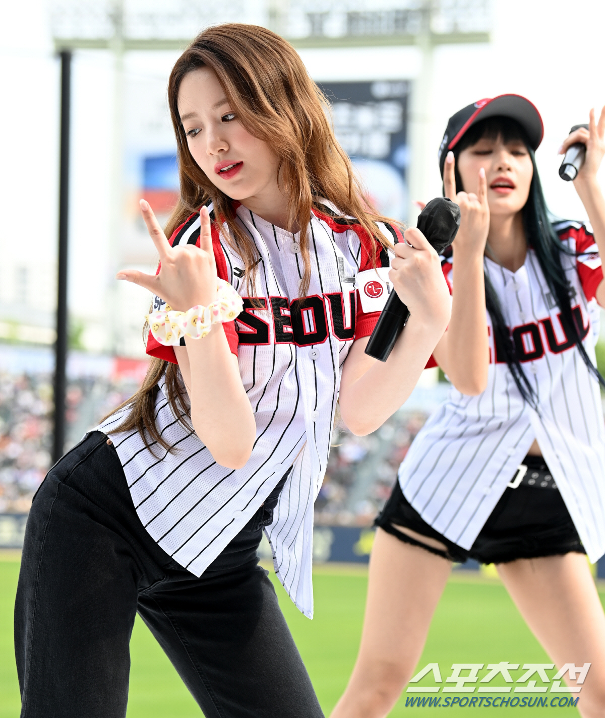 '야구장에서 매력폭발' (여자)아이들, 'TOMBOY' 잠실야구장 공연무…