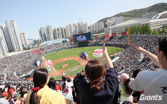 "사직노래방 어메이징!" 찬스에 강한 남자, '탑데' 이끈 부산사나이의 …
