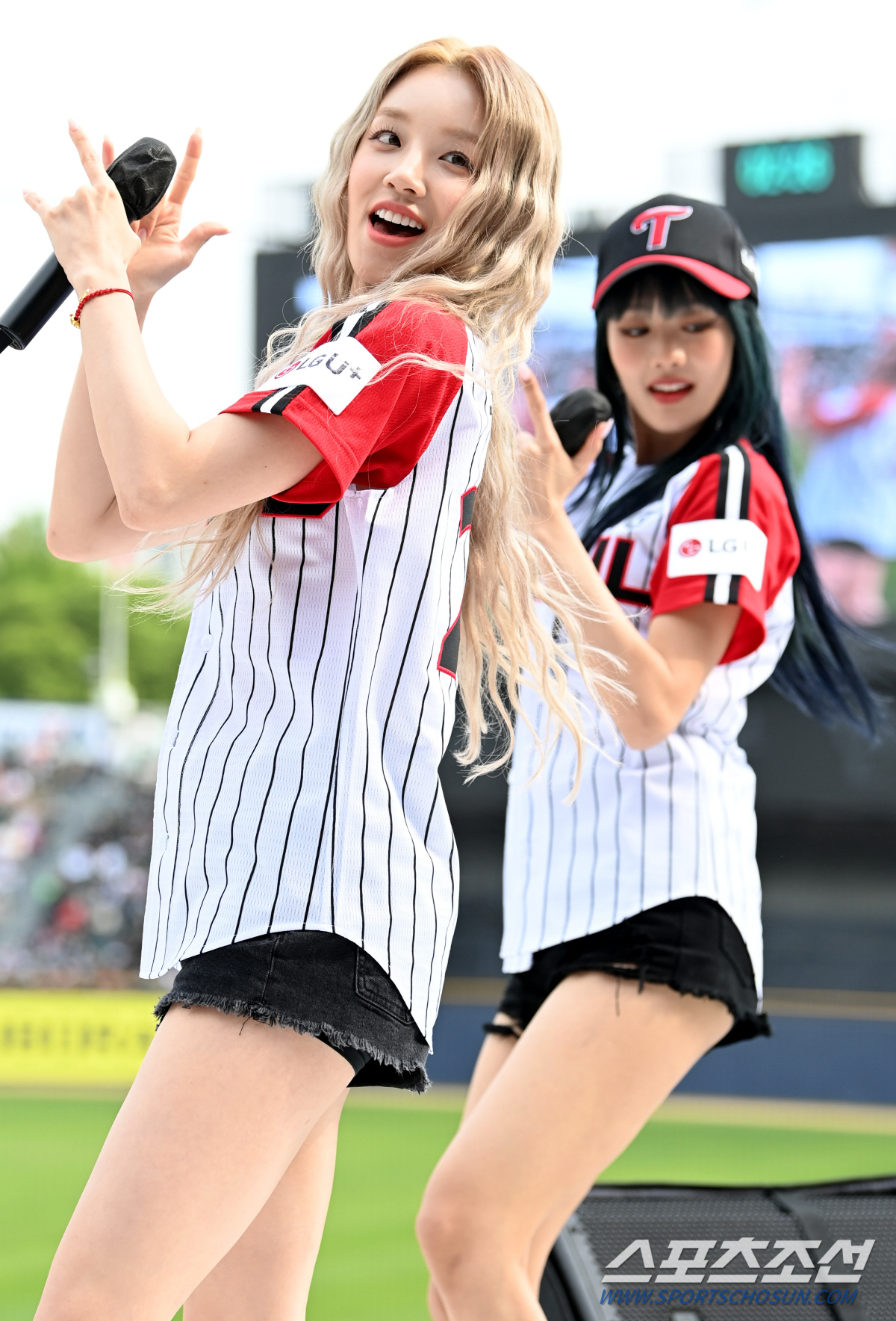 (여자)아이들 미연의 시구, 야구장 밝힌 청순미모[잠실 현장]